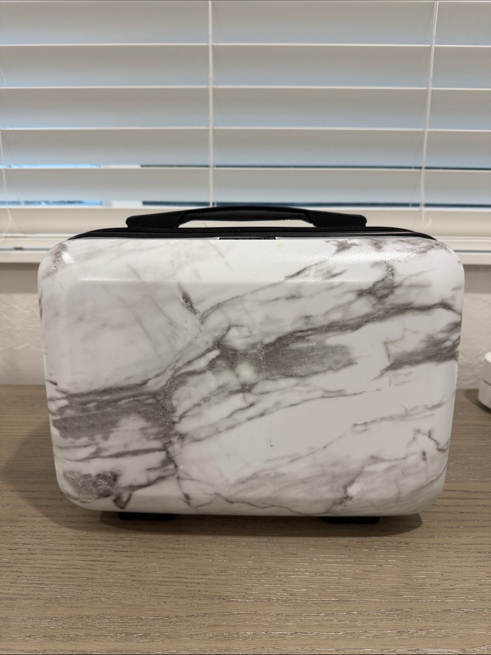 Calpak Marble-Pattern Hard Shell Accessory Case - White & Gray